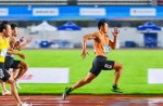 10秒05！“飞人”谢震业雨中夺冠！在云顶集团官网跑路上跑平赛季最佳成就！